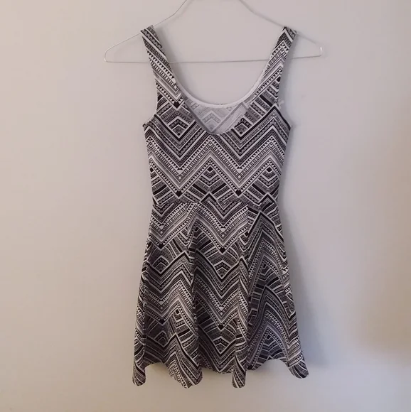 H&M Divided Dress Black and White Aztec Shape Designs H&M Divided Dress Black and White Aztec Shape Designs
